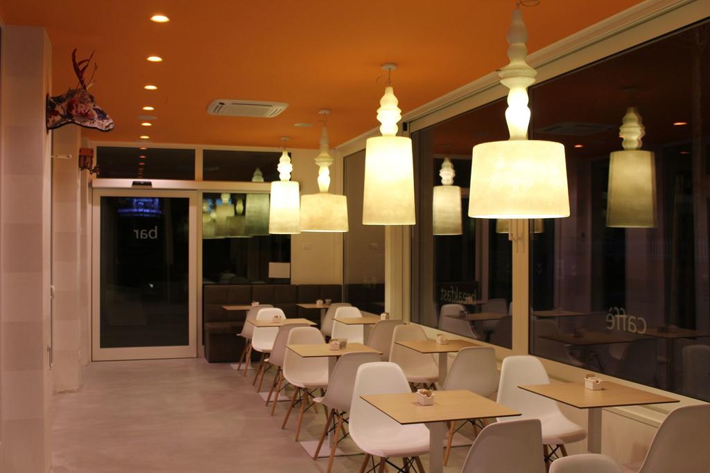 Hotel Alex